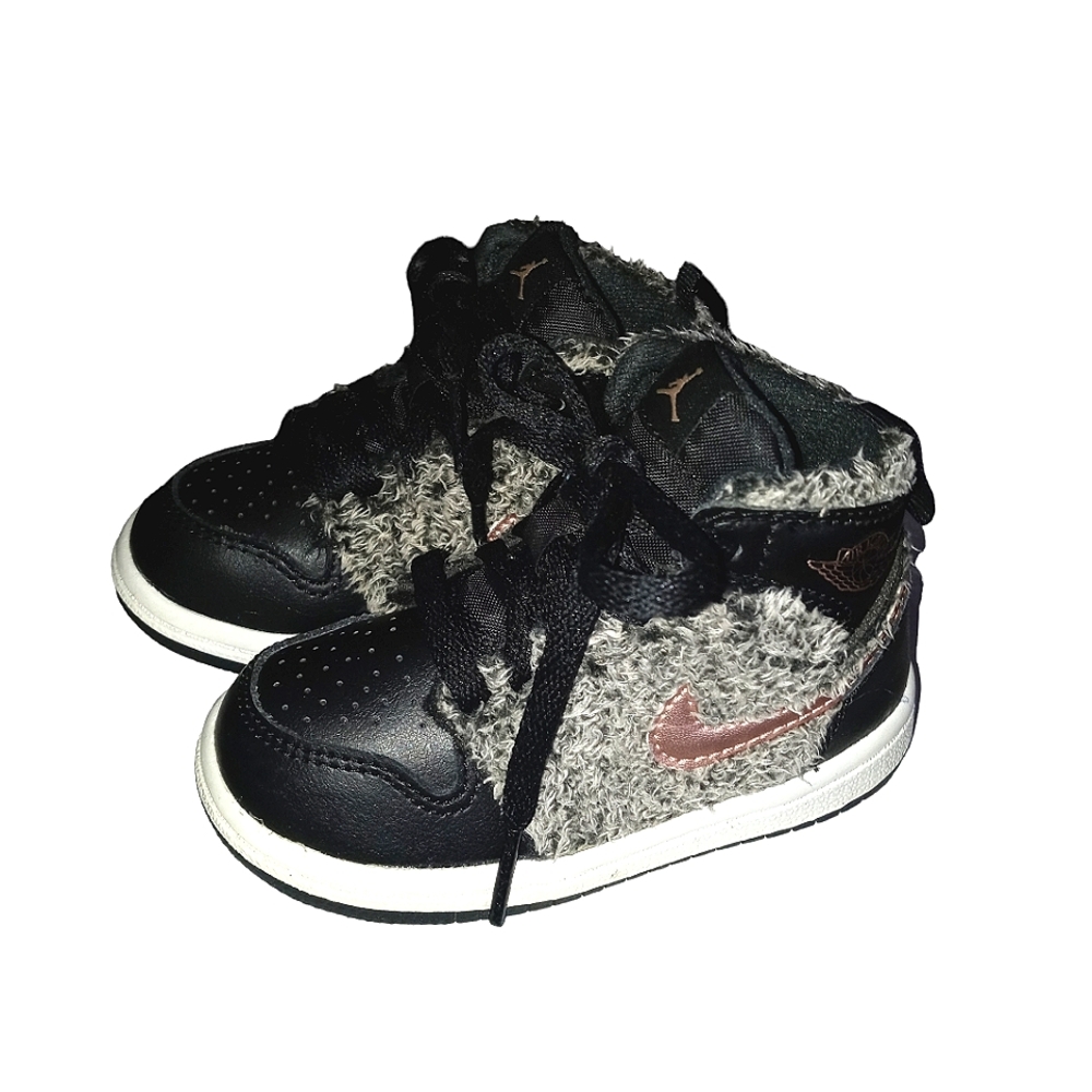 Nike Air Jordan Retro 1 High Faux Fur Sneakers Toddler size 6C